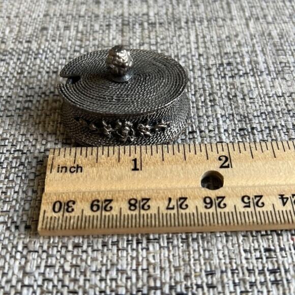Vintage‎ Pewter Miniature Casserole Dish with Spoon Doll House - Picture 9 of 10